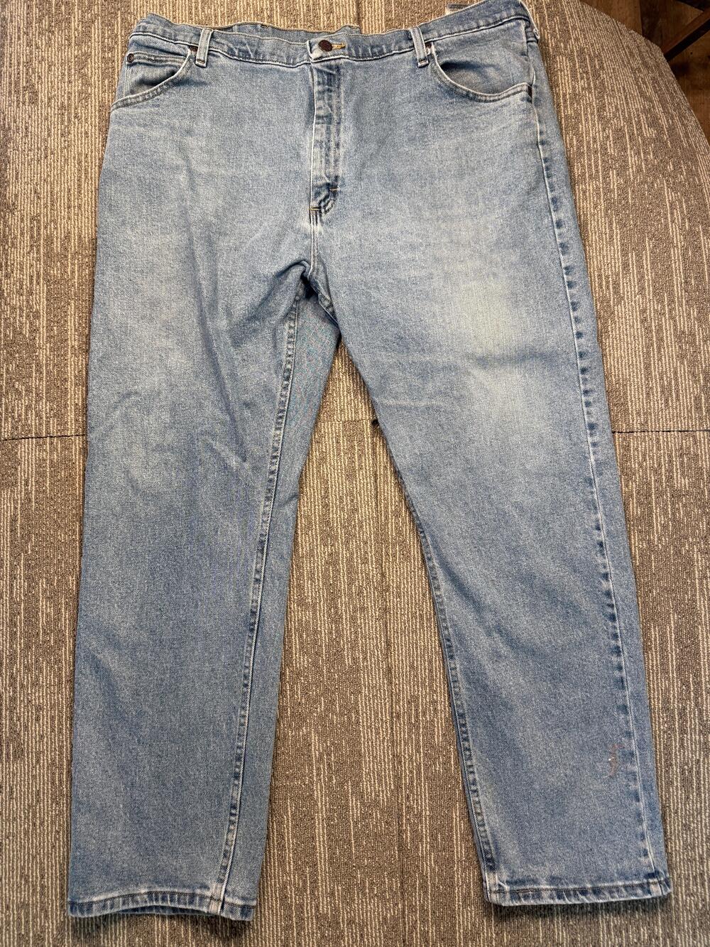 Wrangler Jeans Mens 42x30 Blue Light Wash Relaxed Straight Stretch Denim Pants